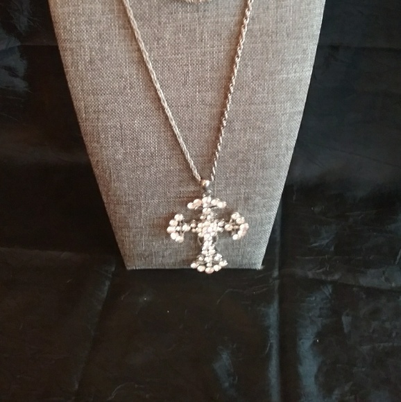 Beautiful Rhinestone Cross on Silver Chain - Picture 4 of 4